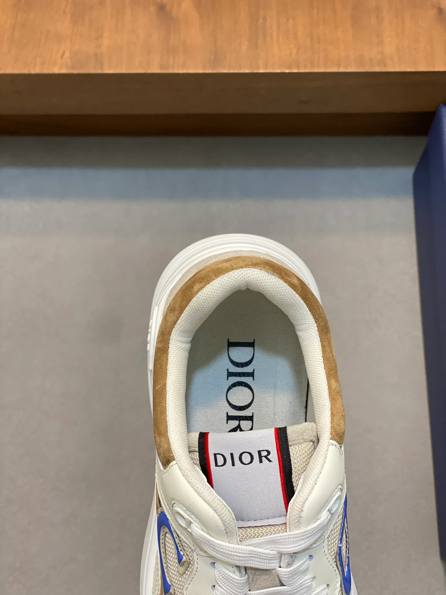 Men's Men's Shoes 💰440 [New Style] 🐦‍⬛🐦‍⬛ Dior Dior low-top series casual sports shoes sneakers original purchase development production production This sports shoe is a classic item. Crafted from Dior Gray cow leather with tonal CD Diamond canvas panels on the sides. The CD Icon-shaped shoelace eyelets are subtle and sophisticated, and the two-tone rubber sole, tongue and heel are all decorated with distinctive details for added sophistication. The padded high-top design makes the shape more refined and improves comfort and support. Fashionable and versatile, it can complement any look.  Exquisite packaging at the delivery counter 🛍📦 ▪️Fabric: Original customized calfskin ▪️Inner lining: Customized breathable lining ▪️Outsole: Original molded TPU combination outsole ▪️Sole thickness: 3CM ▪️Size: Men's size 39-45 (38 45 customized)